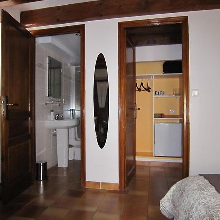 Bed and Breakfast La Frandomiere Saint-Martin-de-Londres Habitación foto
